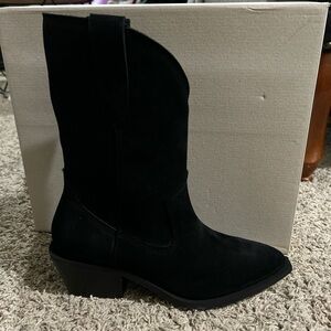 Bianco suede boots